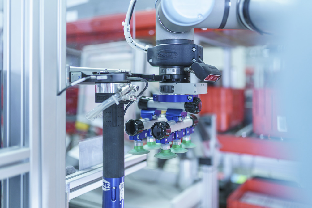The quick-change system MATCH has the right gripper for every task. The RECB generates the necessary vacuum purely pneumatically.